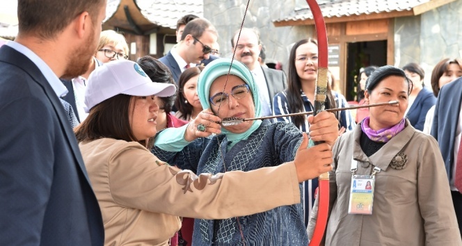 Emine Erdoğan oktaki maharetlerini sergiledi