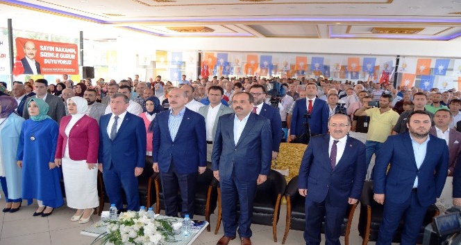Bakan Soylu memleketi Trabzon’da partisinin ilçe kongresine ve cenazeye katıldı