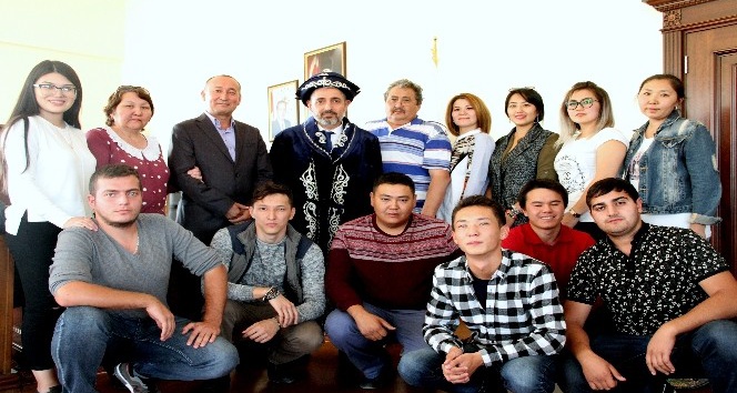 Kazak Öğretim Üyeleri ve Öğrencilerden ARÜ’ye ziyaret