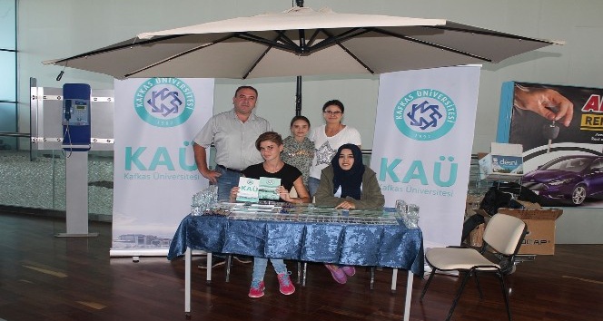 Kafkas Üniversitesi öğrencilerini karşılıyor