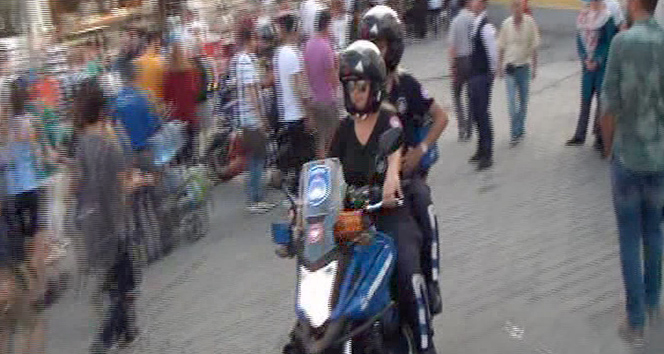 Motosikletli kadın zabıtalara Taksim’de yoğun ilgi