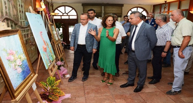 Turan, ‘Heykel resimler’ sergisinin açılışını yaptı
