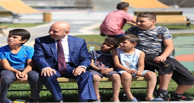 Kocasinan Belediye Başkanı Çolakbayrakdar: “Yeni nesil parkımız örnek teşkil ediyor”