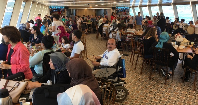 Üsküdar Belediyesinden engelli vatandaşlara boğaz turu