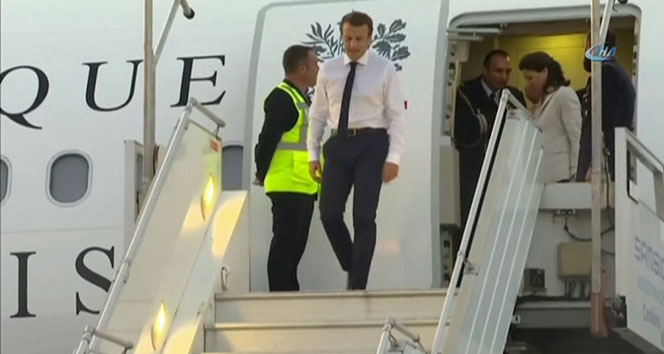 Macron yıkıcı etkiyi yerinde görmek için Karayipler’e uçtu