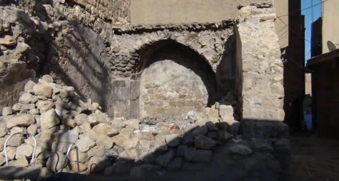 Mardin’de tarihi yapılar kaderine terk edildi