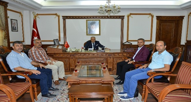 Kırşehir Belediyespor yönetimi Vali Şentürk’ü ziyaret etti
