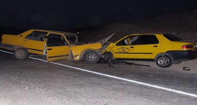 Sivas’ta iki otomobil çarpıştı: 5 yaralı