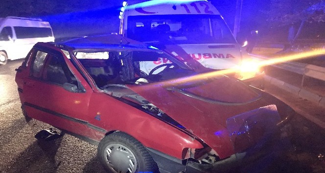 Otomobil ambulansla çarpıştı:1’i ağır 4 yaralı