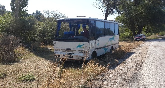 Çanakkale’de minibüs devrildi: 12 yaralı