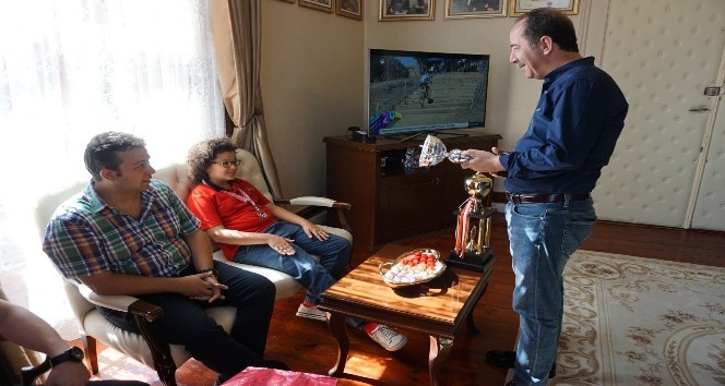 Satrancın şampiyonlarından Gürkan’a ziyaret