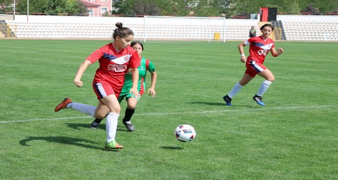 Futbolda Genç kızlar Kocaeli temsilcisi tur atladı