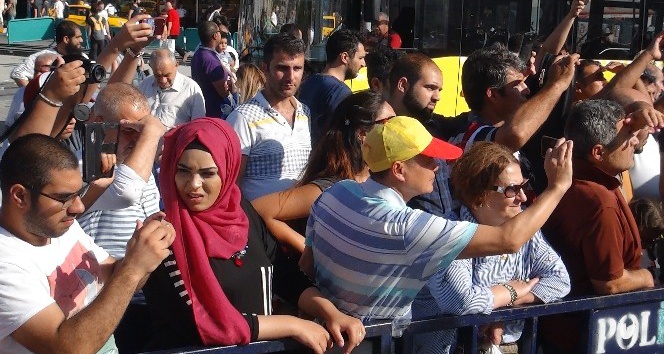 (Özel haber) ‘Emniyet Mehter Takımı’ Taksim Meydanı’nda konser verdi