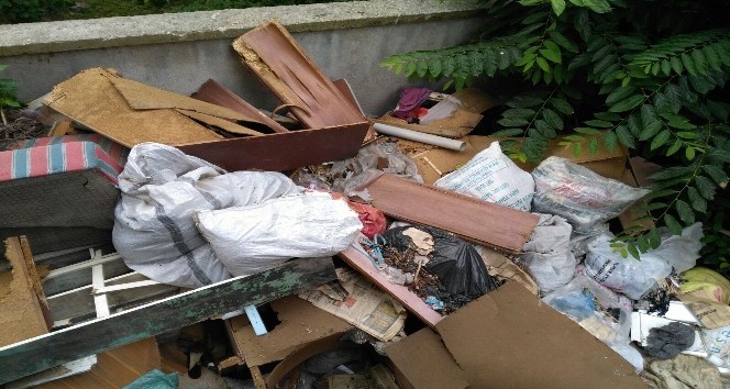 Çöp ev ekiplerce temizlenerek dezenfekte edildi