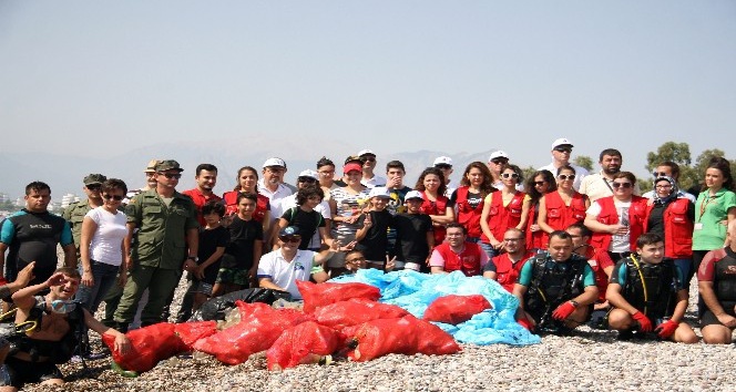 Konyaaltı’nda uluslararası kıyı temizliği
