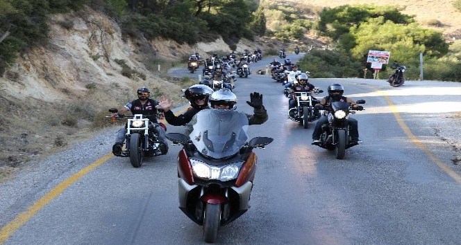 Başkan Akpınar ve motorculardan kent turu