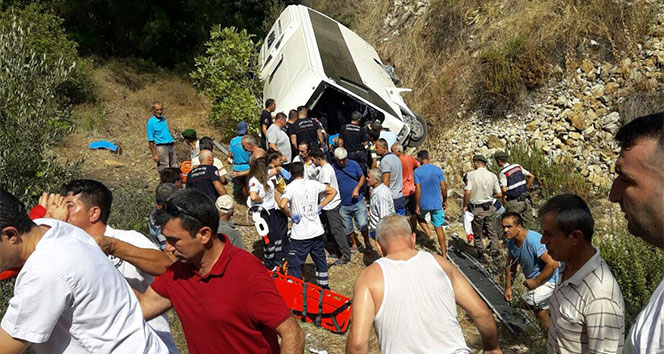 Antalya&#039;da tur midibüsü şarampole yuvarlandı: 4 ölü, 27 yaralı