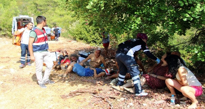 Antalya’da tur midibüsü şarampole yuvarlandı: 4 ölü, 27 yaralı