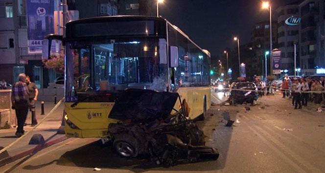 İETT otobüsüyle otomobil kafa kafaya çarpıştı: 1 ölü, 3 yaralı