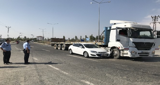 Iğdır’da maddi hasarlı trafik kazası