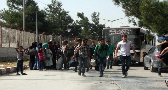 Bayramı ülkelerinde geçiren 25 bin Suriyeli Türkiye’ye döndü