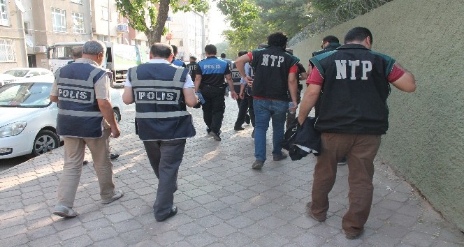 Elazığ’da okul önlerinde polis denetimi