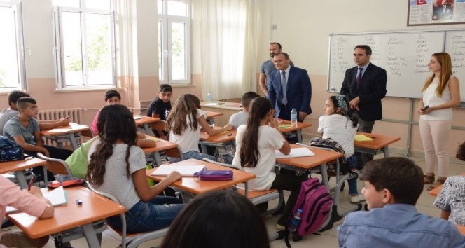 Tunceli’de 8 bin 869 öğrenci ders başı yaptı