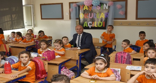 Başkan Togar, öğrencilerin okul heyecanına ortak oldu