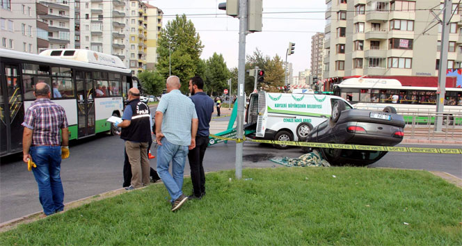 Kayseri&#039;de iki otomobil çarpıştı: 1 ölü, 1 yaralı
