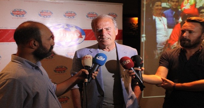 Mustafa Denizli’den Galatasaray değerlendirmesi