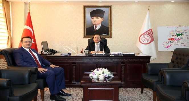 Ak Parti Bayburt İl Başkanı Fatih Yumak, Vali Ali Hamza Pehlivan’ı ziyaret etti