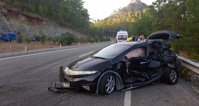 Son dakika haberleri! Marmaris’te minibüs ile otomobil çarpıştı: 10 yaralı