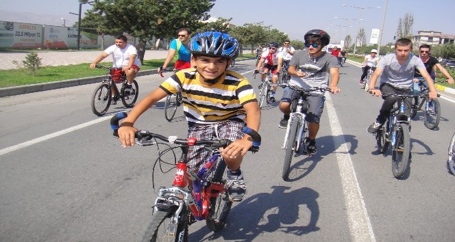 Erzincan’da &quot;Cemil Atalay Ekşisu Bisiklet Turu&quot; düzenlendi