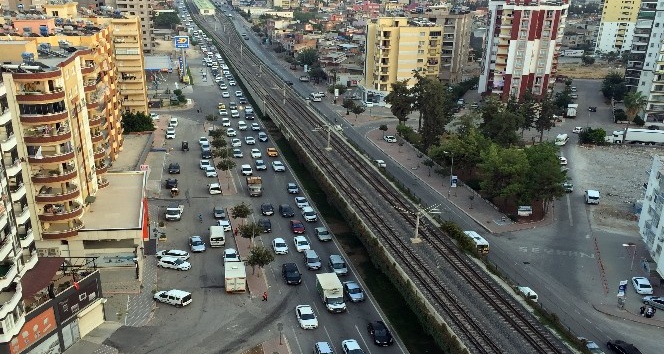 Adana trafiği İstanbul trafiğiyle yarışıyor