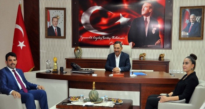 AK Parti yeni ilçe yönetimi Başkan Uysal’ı ziyaret etti