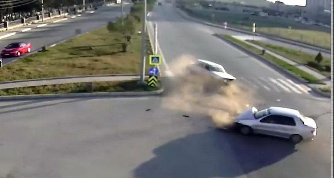 Samsun’da trafik kazaları MOBESE kameralarına yansıdı