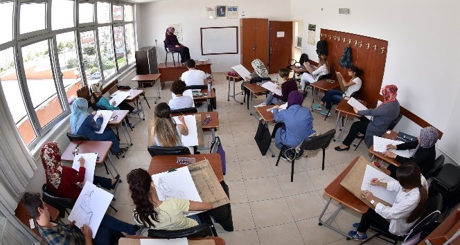 Öğretmen adayları KOMEK ve ASEM’de yeni açılan merkezler için ter döktü