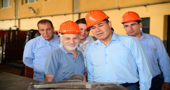 Başkan Sözlü Metal Sanayi Sitesi’nde işçilerle yemek yedi