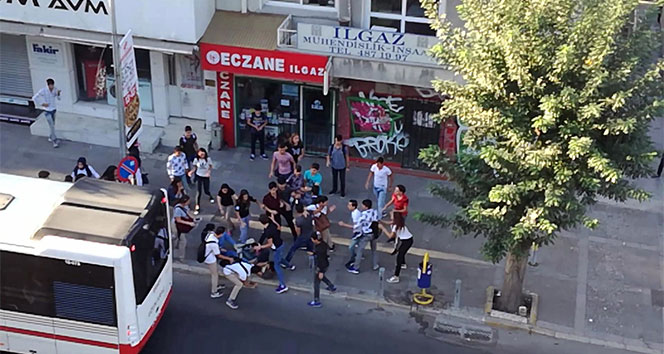 İzmir&#039;de liseli iki grup arasında kavga