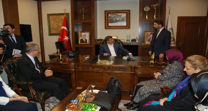 Eski Başbakan Davutoğlu’nun Tokat temasları