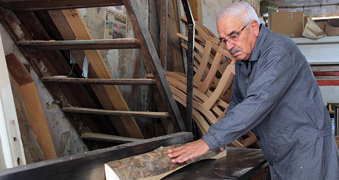 81 yaşındaki marangoz ustası 69 yıldır hiç durmadan çalışıyor