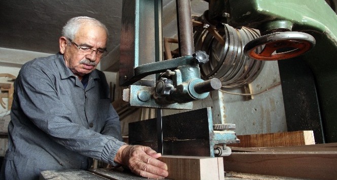 (Özel Haber) 81 yaşındaki marangoz ustası 69 yıldır hiç durmadan çalışıyor