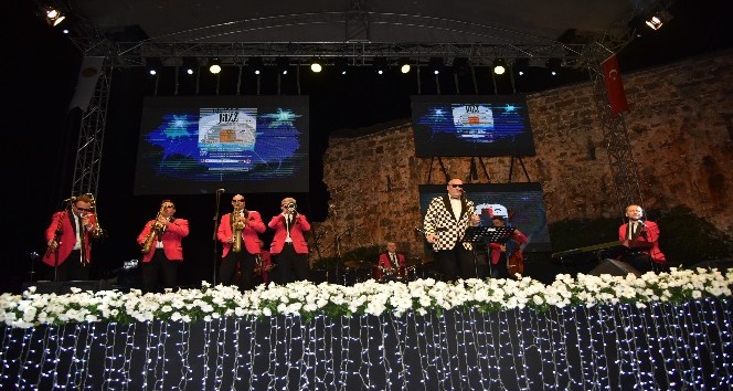 Caz günlerinde “Big Al &The Jokers” grubu sahne aldı
