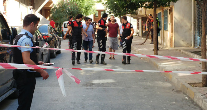 Bağcılar&#039;da uyuşturucu satıcısı polisle çatıştı