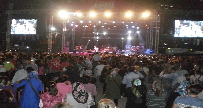 Hadise ve Mümin Sarıkaya 6. Kardeş Kültürler Festivali’nde sahne aldı