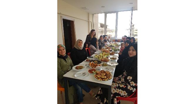 Suriyeli kadınlardan muhteşem yemekler
