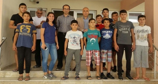 Vali Karahan gençlik merkezini ziyaret etti