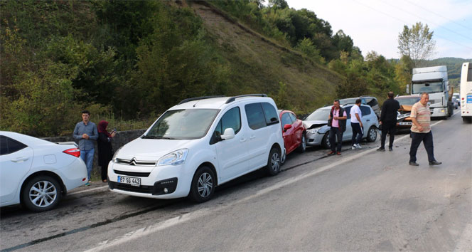 Zonguldak&#039;ta 5 araç birbirine girdi: 4 yaralı