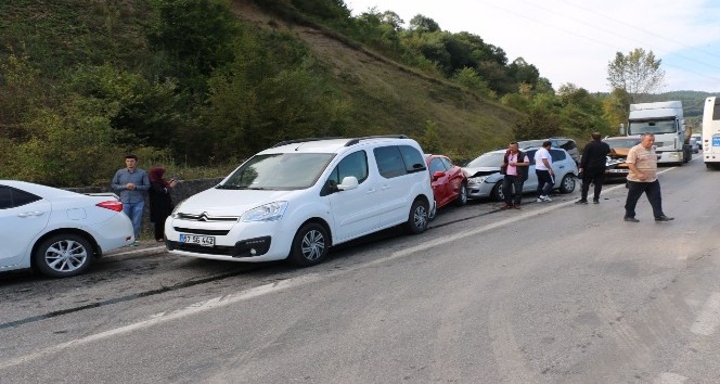 Zonguldak’ta 5 araç birbirine girdi: 4 yaralı