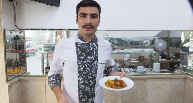 Burhaniye’de Samet Uzun diplomalı aşçı oldu